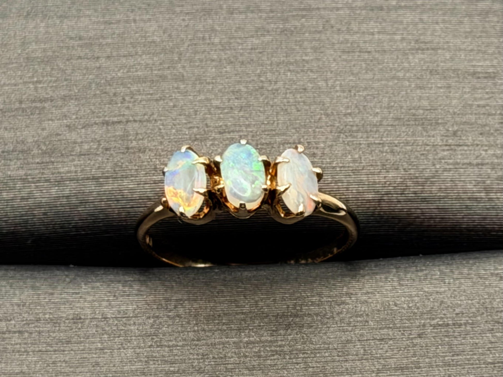 10k Yellow Gold Vintage Opal Cluster Ring.
