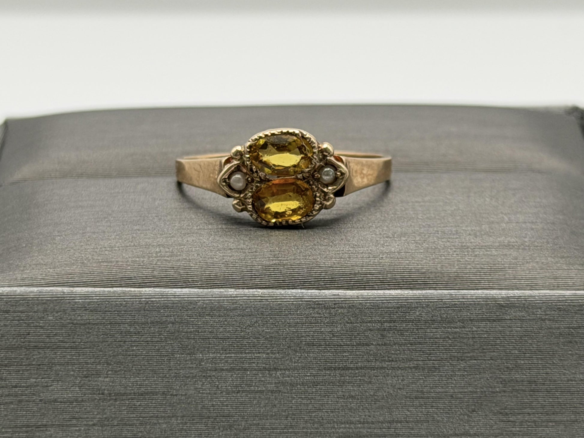 10k Yellow Gold Vintage Yellow Gemstone Pearl Seed Ring.