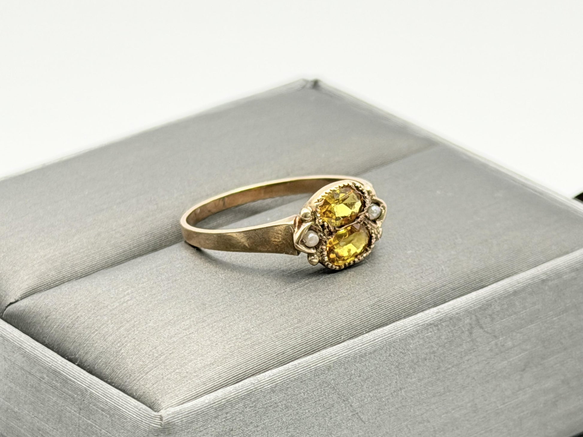 10k Yellow Gold Vintage Yellow Gemstone Pearl Seed Ring.