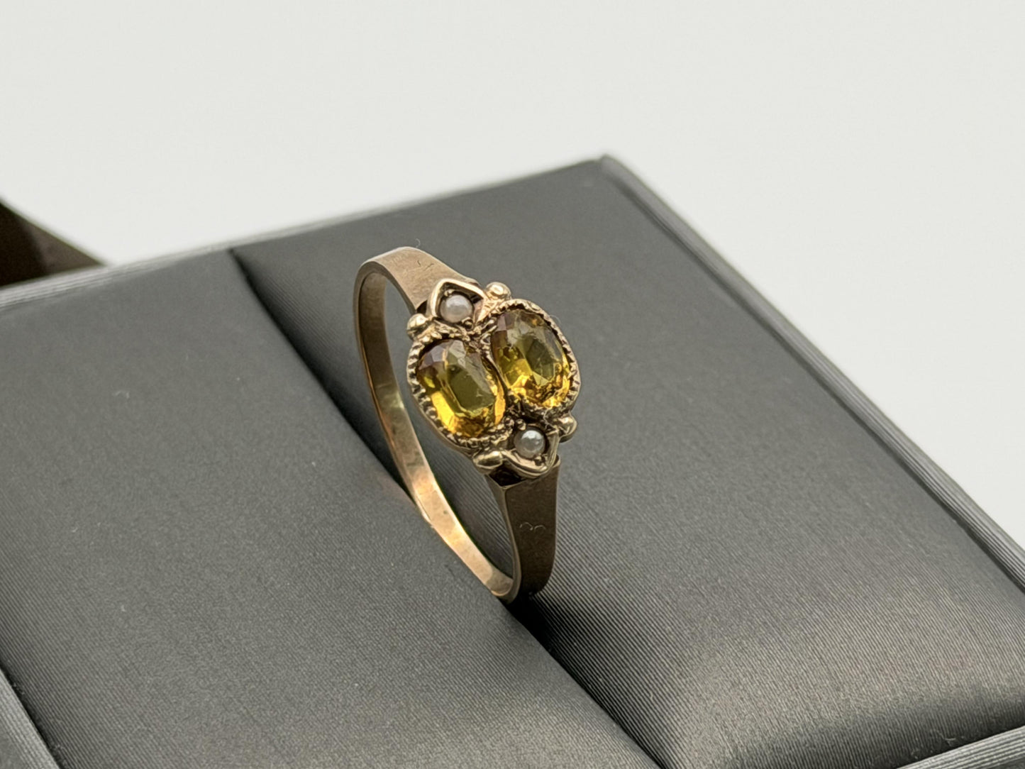 10k Yellow Gold Vintage Yellow Gemstone Pearl Seed Ring.