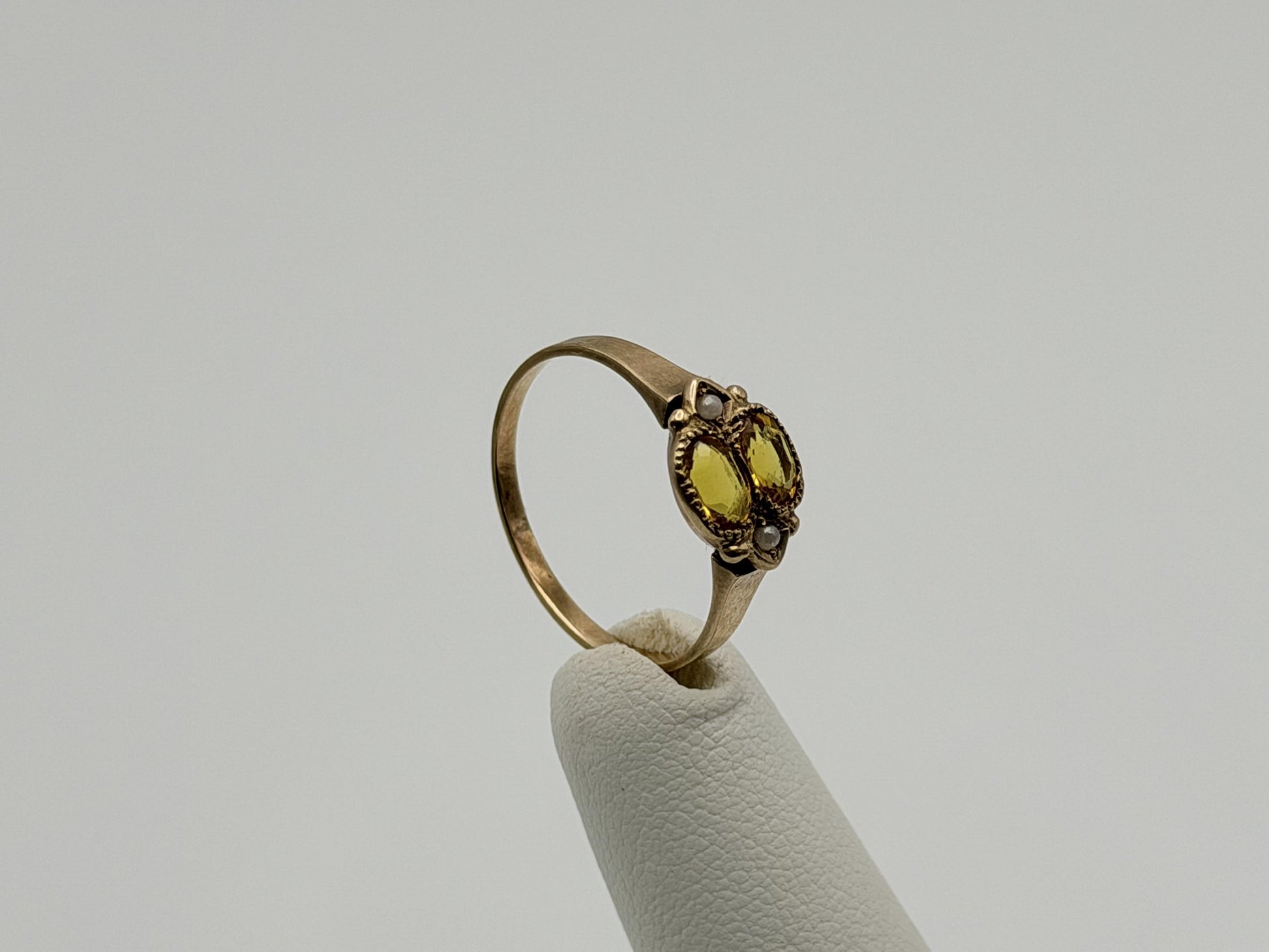 10k Yellow Gold Vintage Yellow Gemstone Pearl Seed Ring.