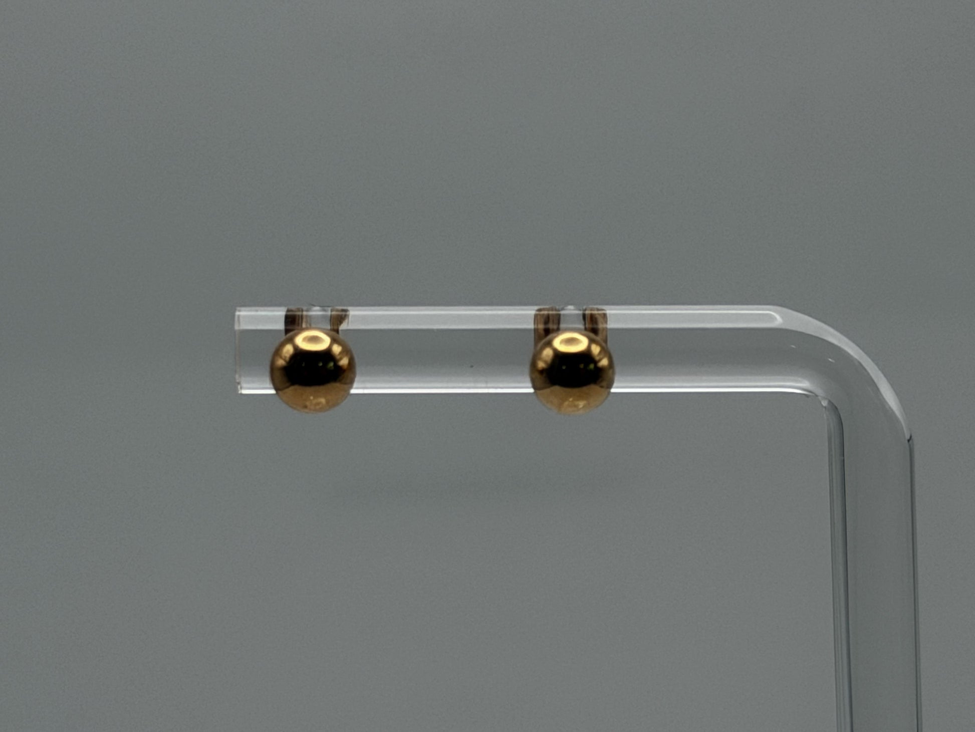 10k Yellow Gold Ball Stud Earrings 4.8mm Classic Yellow Gold Sphere Studs