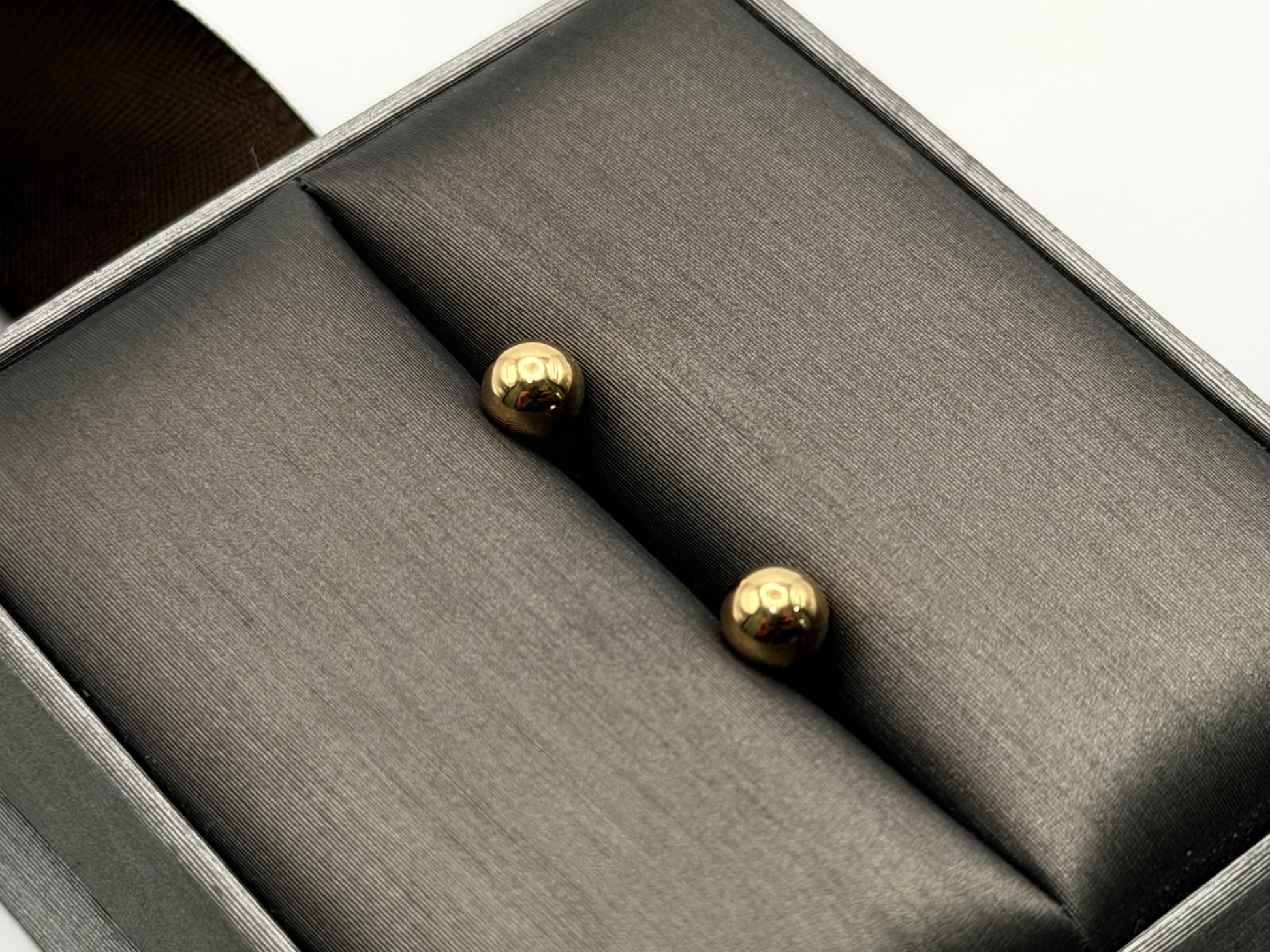 10k Yellow Gold Ball Stud Earrings 4.8mm Classic Yellow Gold Sphere Studs