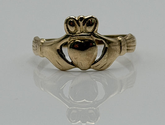Vintage 9k Gold Claddagh Ring Traditional Irish Friendship Love Loyalty Ring.