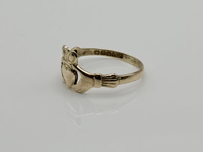Vintage 9k Gold Claddagh Ring Traditional Irish Friendship Love Loyalty Ring.