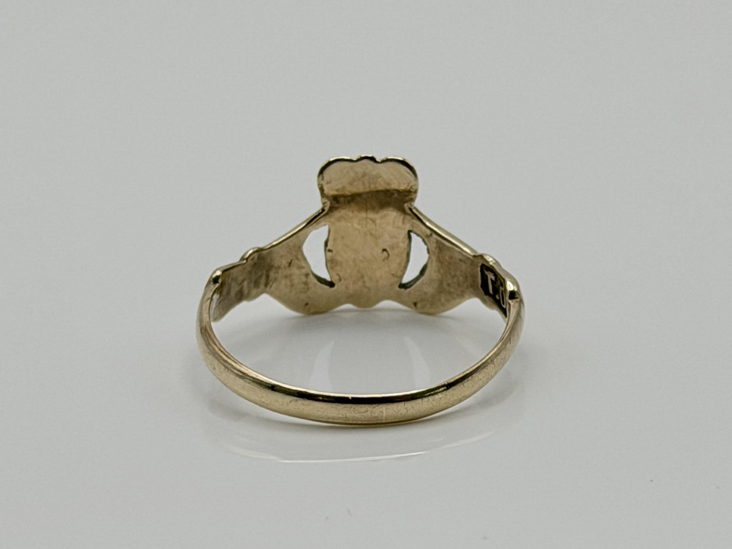 Vintage 9k Gold Claddagh Ring Traditional Irish Friendship Love Loyalty Ring.