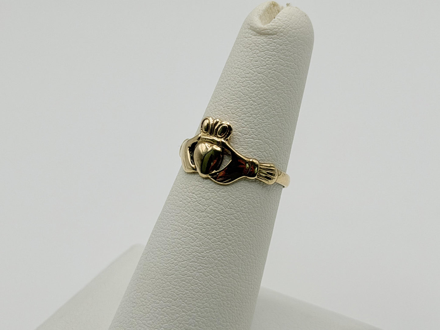 Vintage 9k Gold Claddagh Ring Traditional Irish Friendship Love Loyalty Ring.