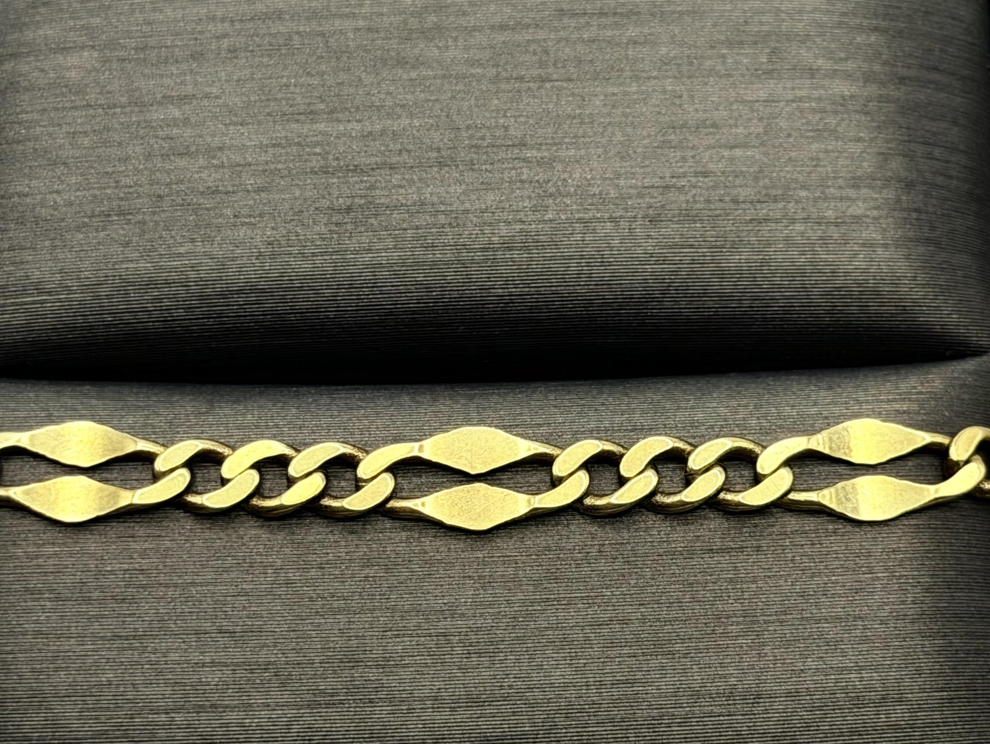 Vintage 10k Yellow Gold figaro Link Bracelet 7"