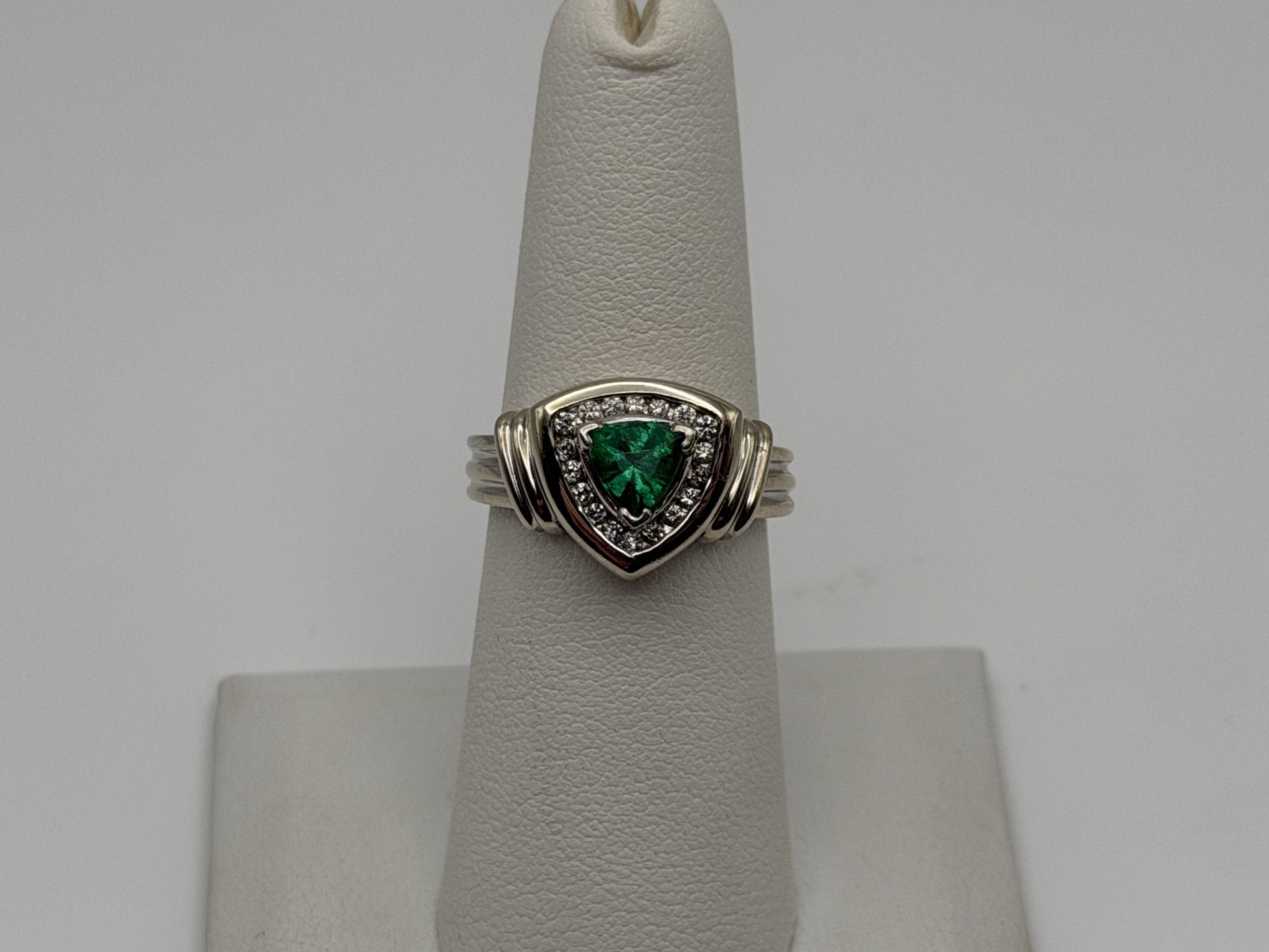 Heavy 14K White Gold Green Emerald & .25ctw Diamond Ring Trillion Cluster Ring