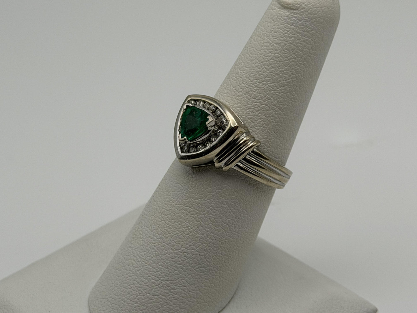 Heavy 14K White Gold Green Emerald & .25ctw Diamond Ring Trillion Cluster Ring