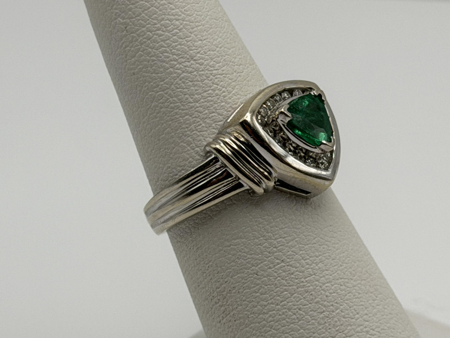 Heavy 14K White Gold Green Emerald & .25ctw Diamond Ring Trillion Cluster Ring