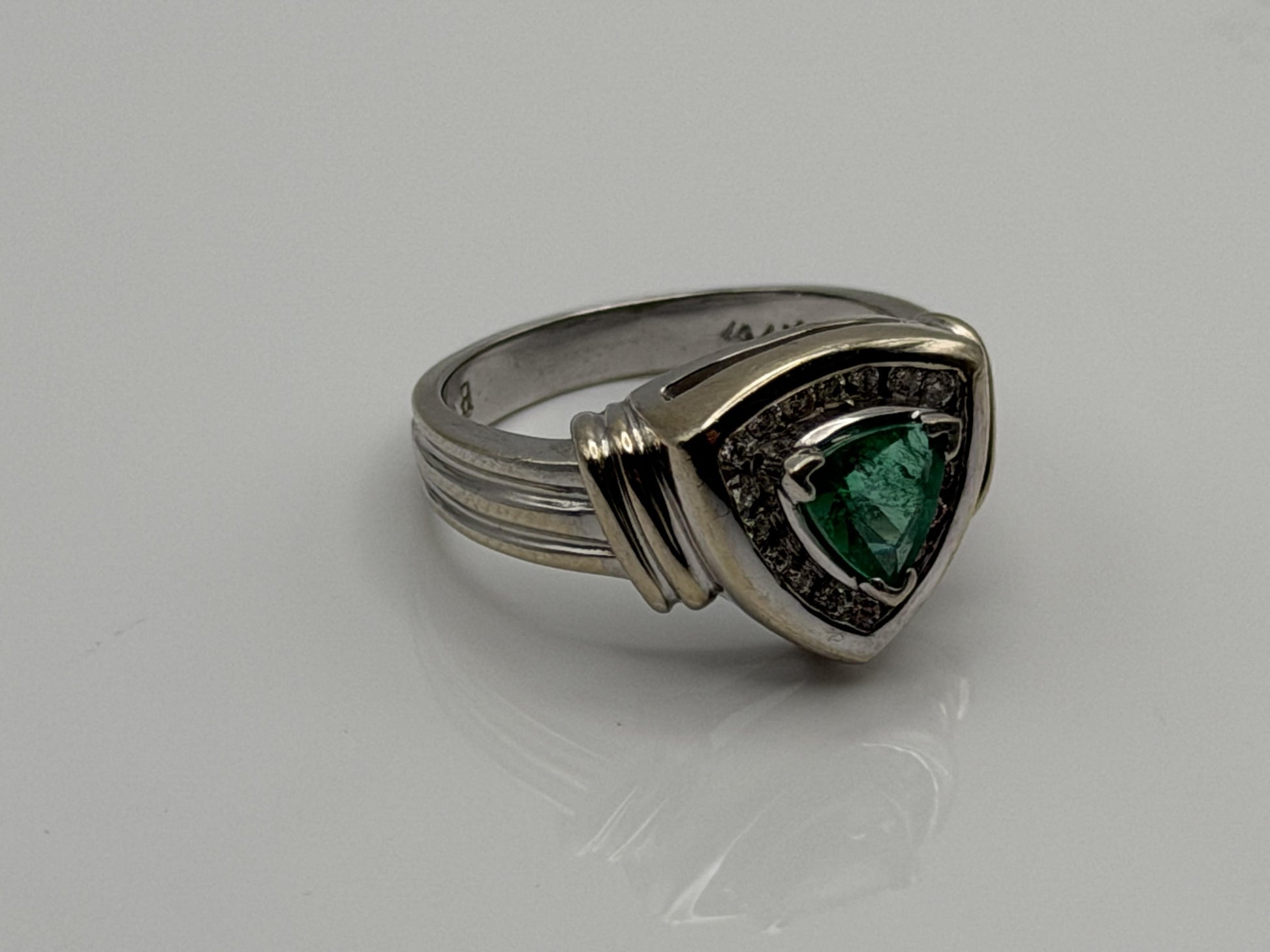 Heavy 14K White Gold Green Emerald & .25ctw Diamond Ring Trillion Cluster Ring