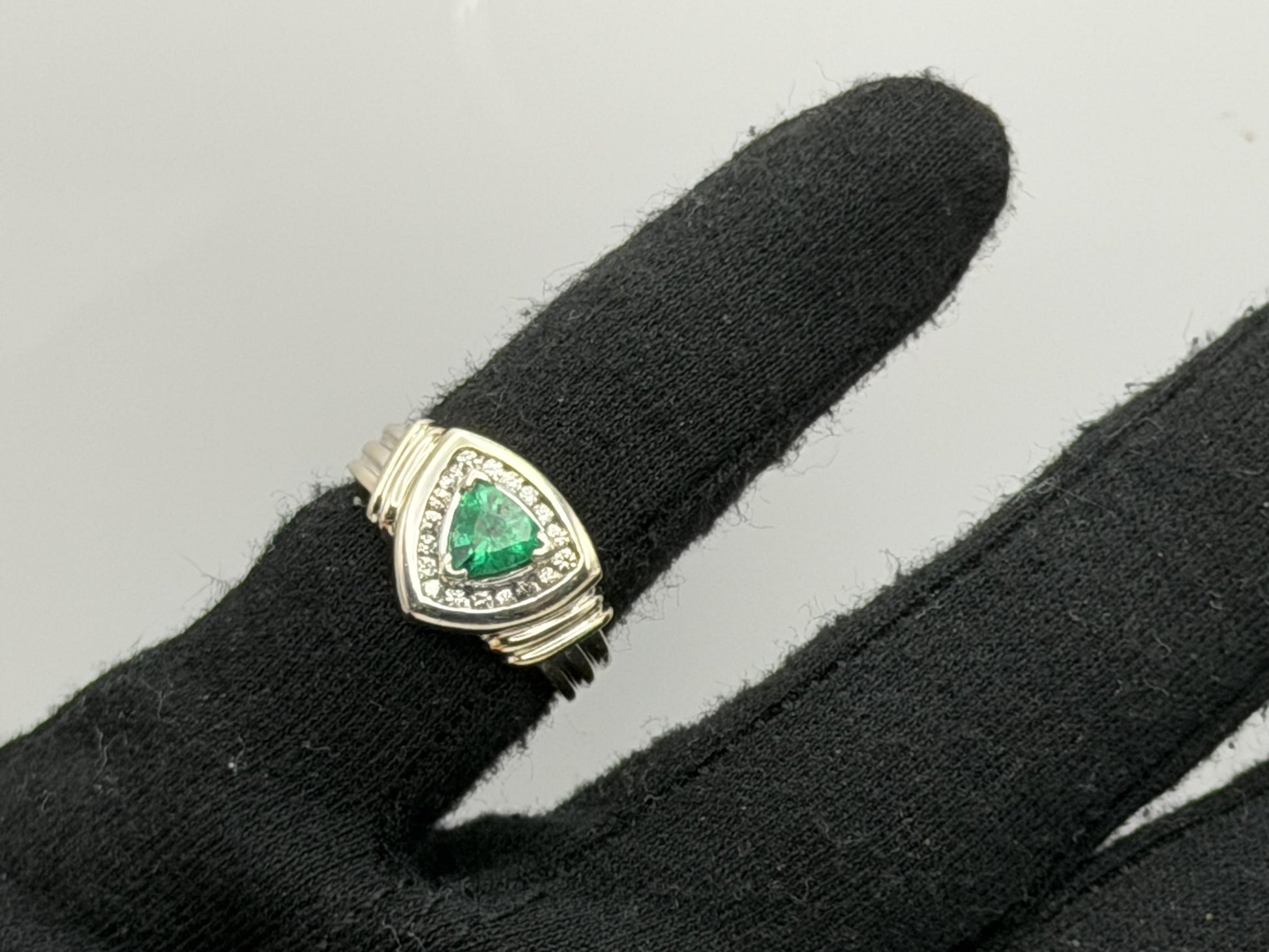 Heavy 14K White Gold Green Emerald & .25ctw Diamond Ring Trillion Cluster Ring
