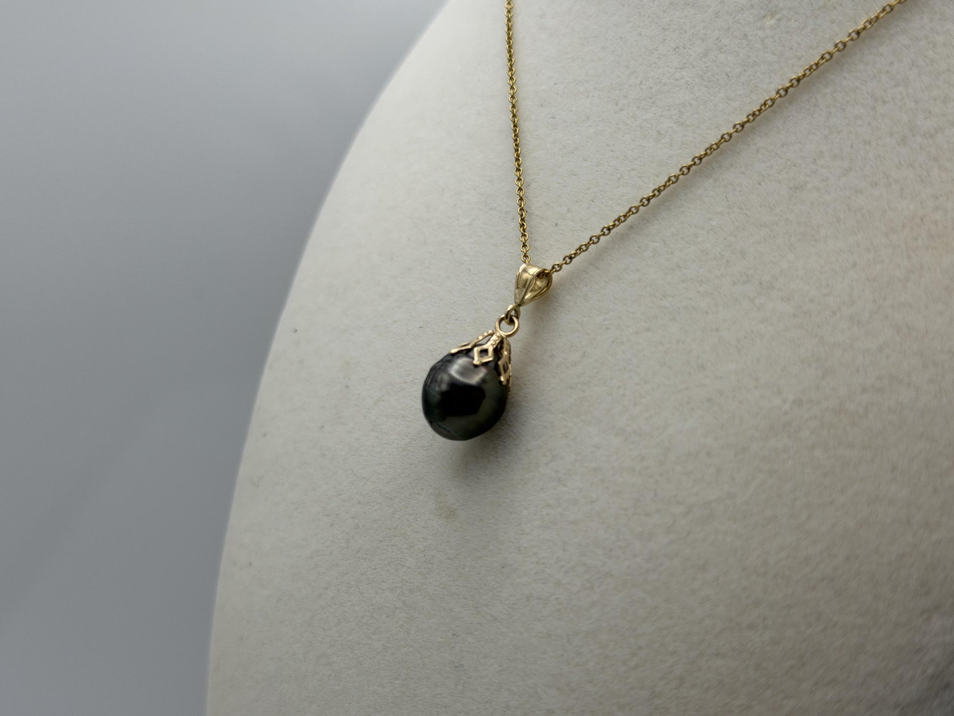 14K Gold Black Tahitian Pearl Necklace 9.8 mm Black Pearl Necklace Gold Chain