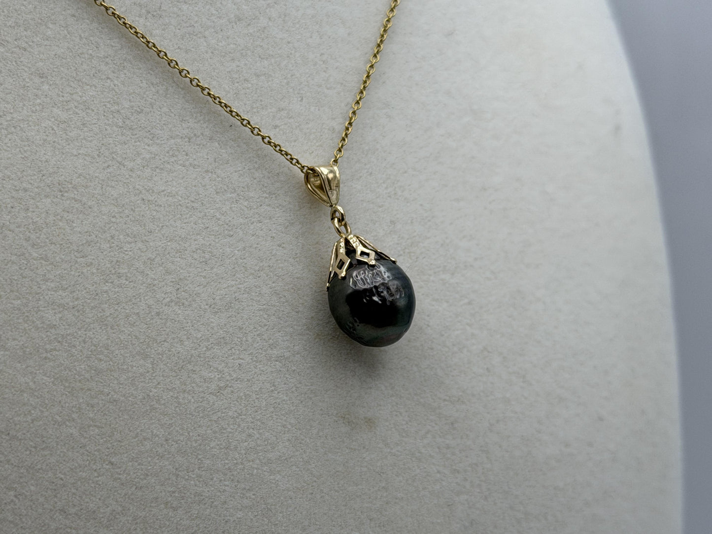 14K Gold Black Tahitian Pearl Necklace 9.8 mm Black Pearl Necklace Gold Chain