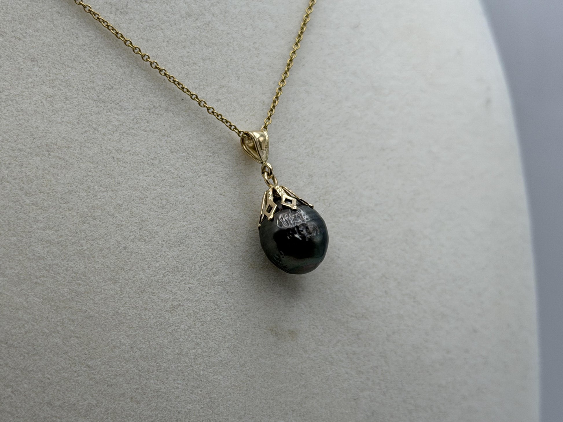 14K Gold Black Tahitian Pearl Necklace 9.8 mm Black Pearl Necklace Gold Chain