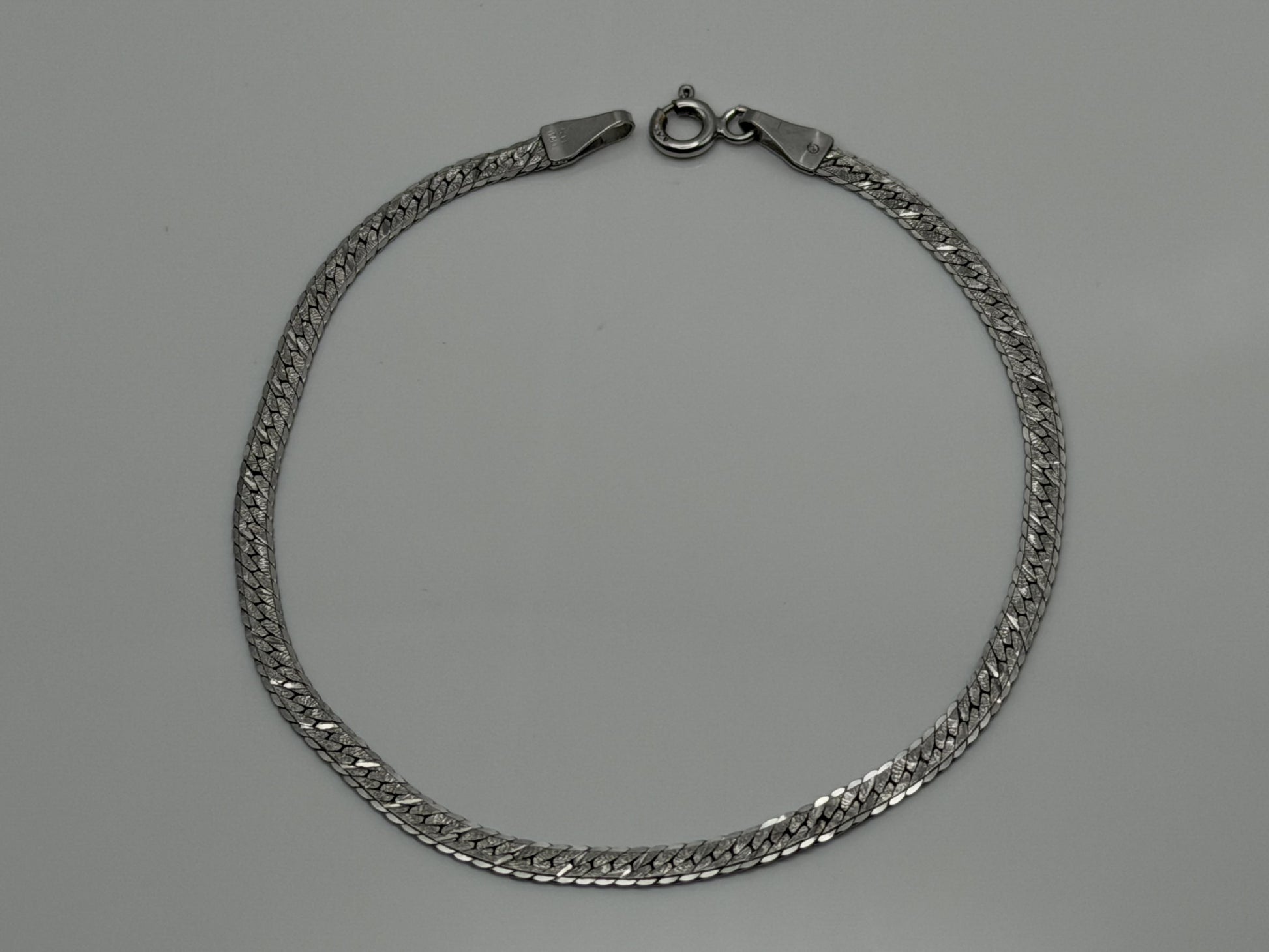14k Specialty White Gold Herring Bone Chain ITALY 7" Bracelet