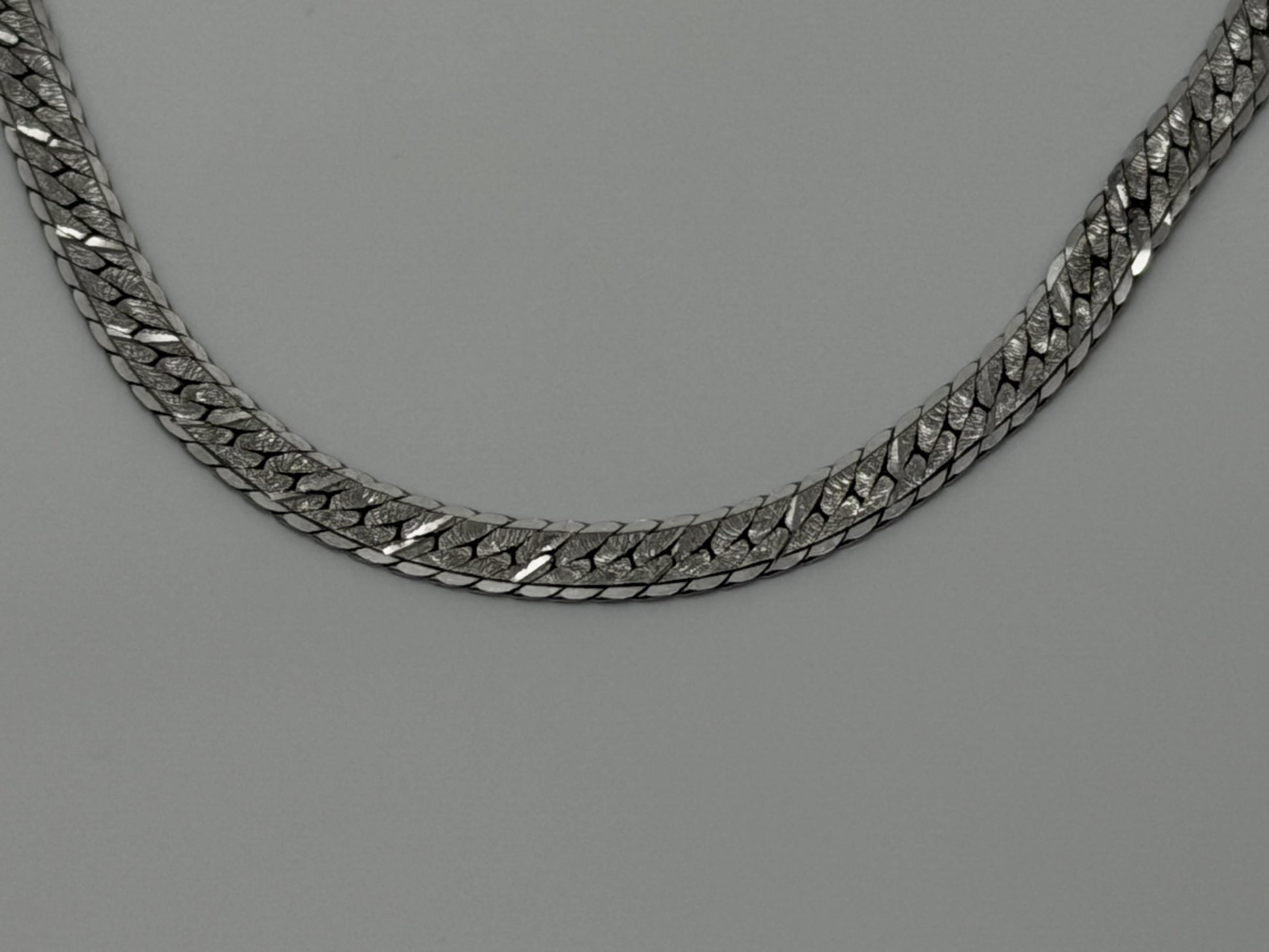 14k Specialty White Gold Herring Bone Chain ITALY 7" Bracelet