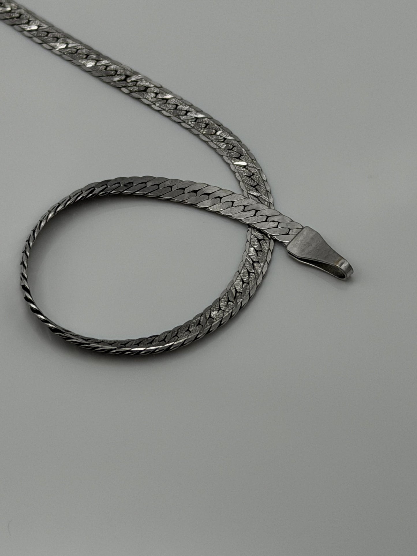 14k Specialty White Gold Herring Bone Chain ITALY 7" Bracelet