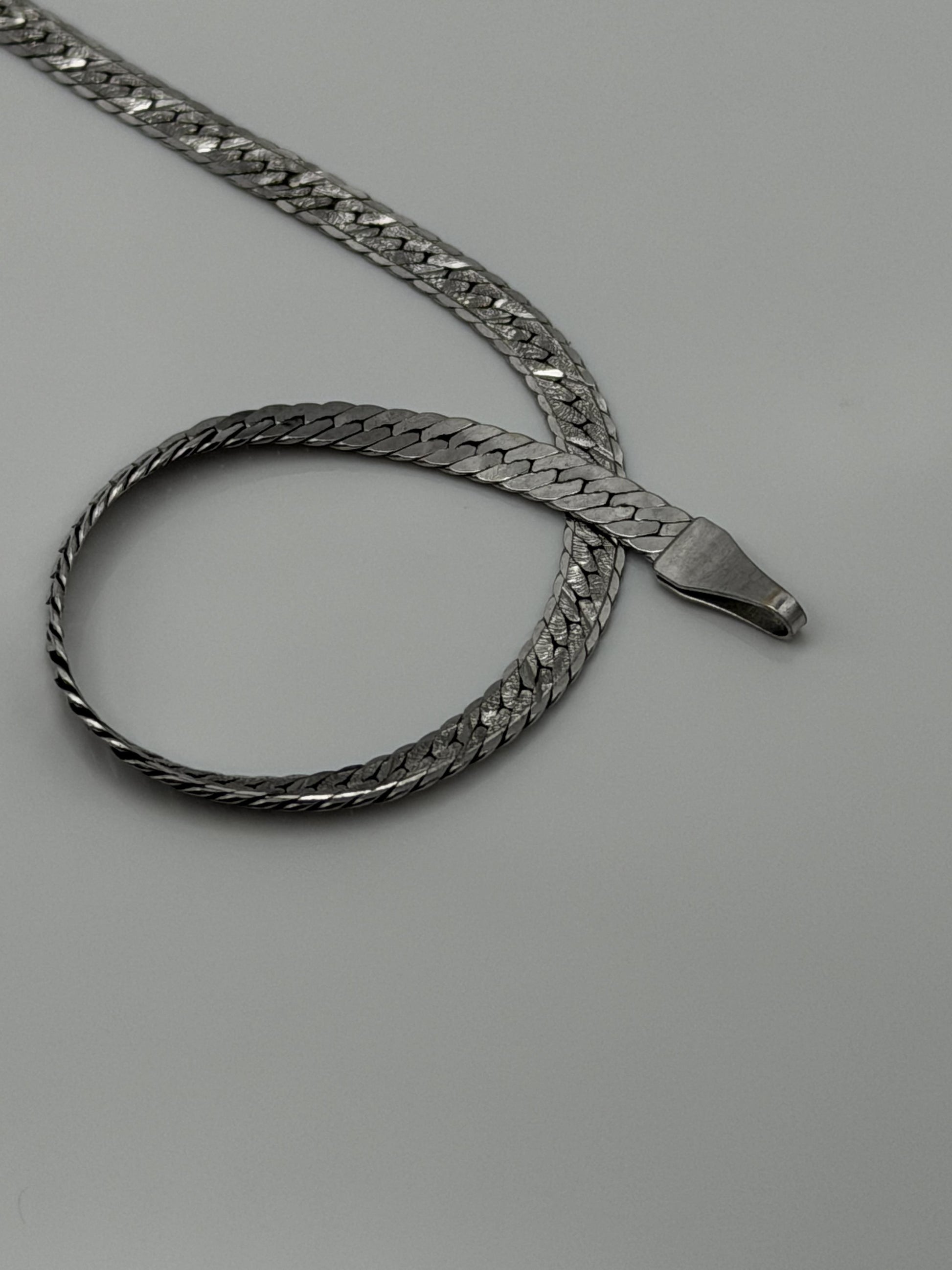 14k Specialty White Gold Herring Bone Chain ITALY 7" Bracelet