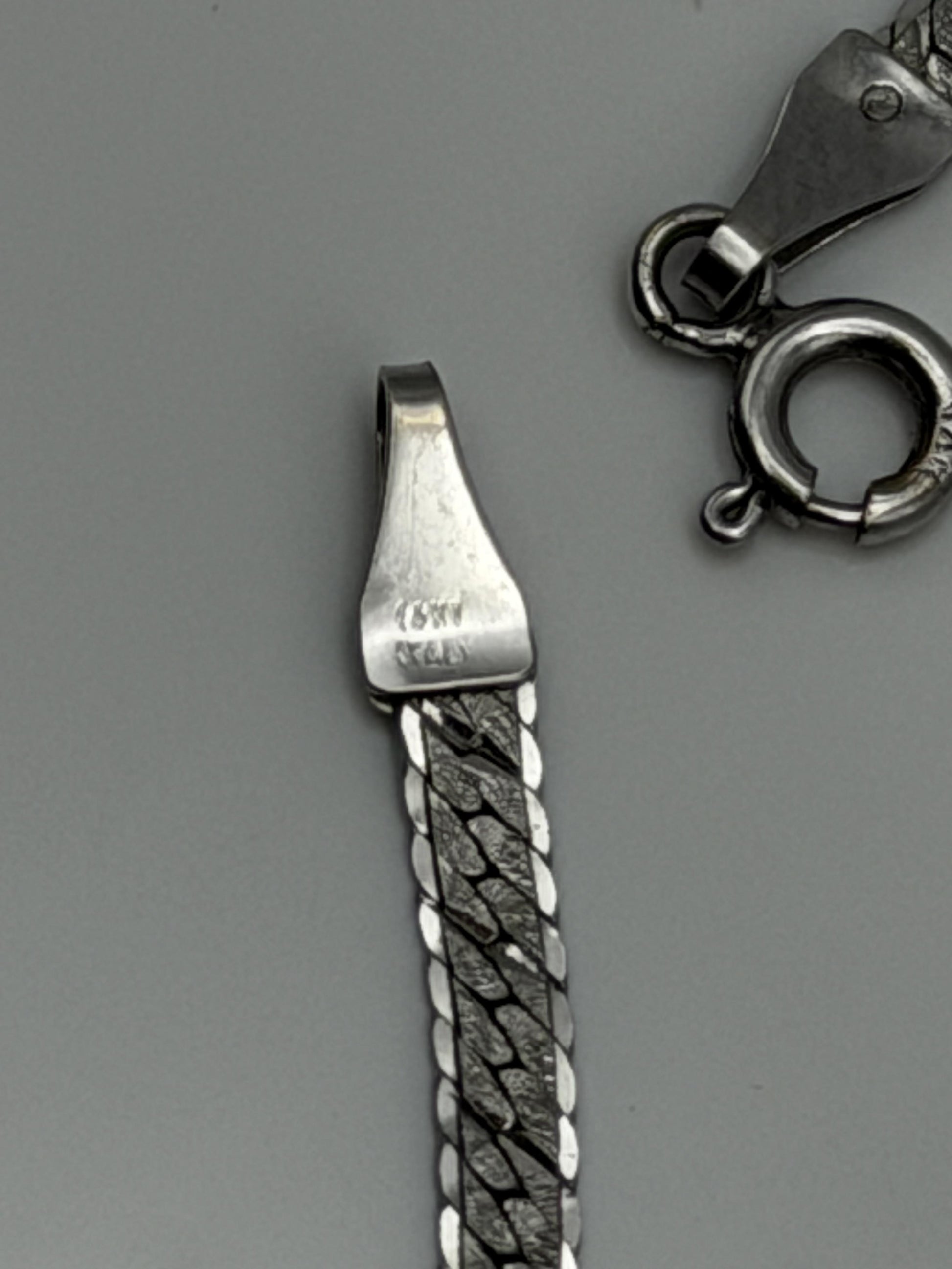 14k Specialty White Gold Herring Bone Chain ITALY 7" Bracelet