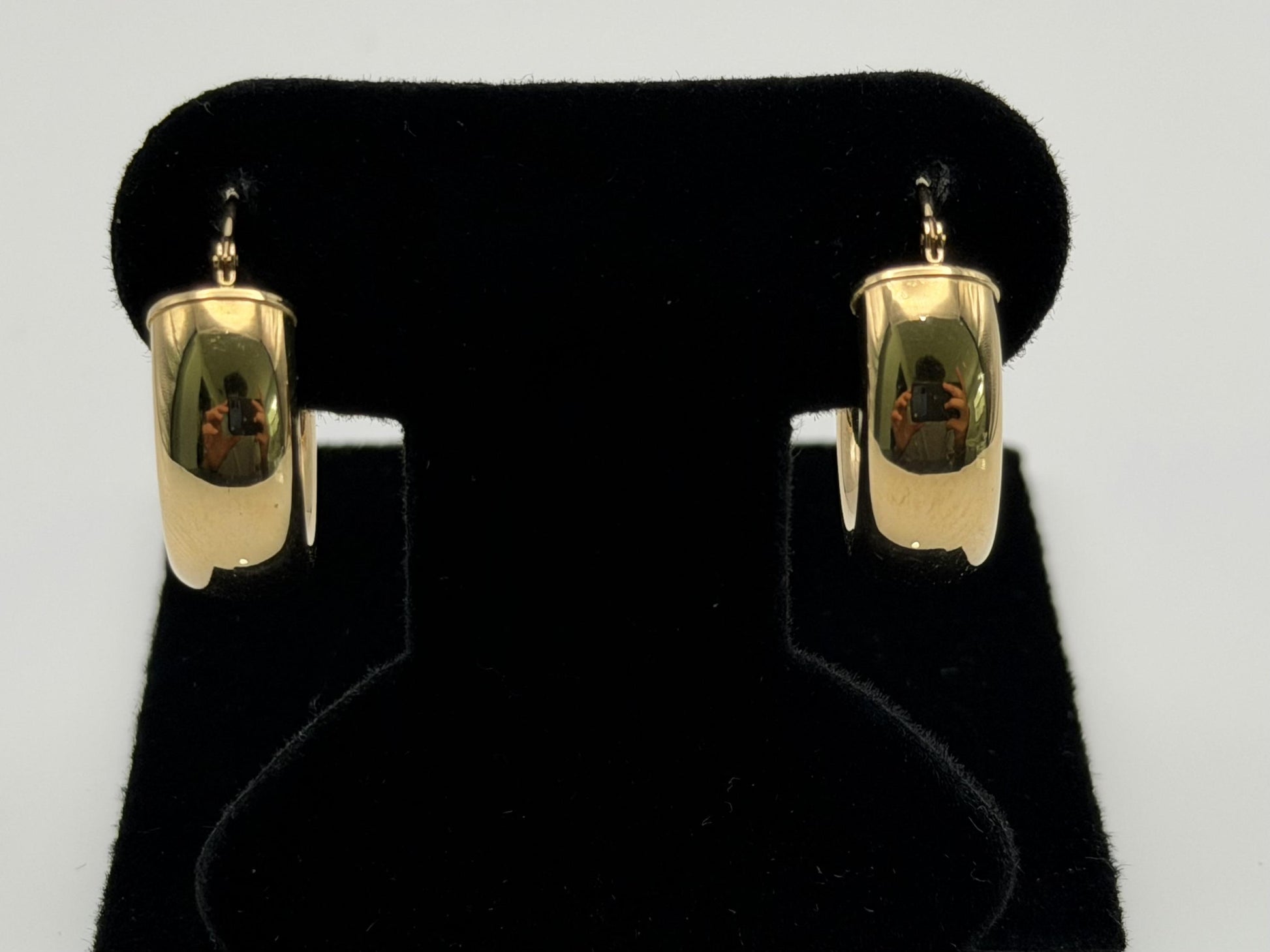14k Gold Huggie Hoop Earrings