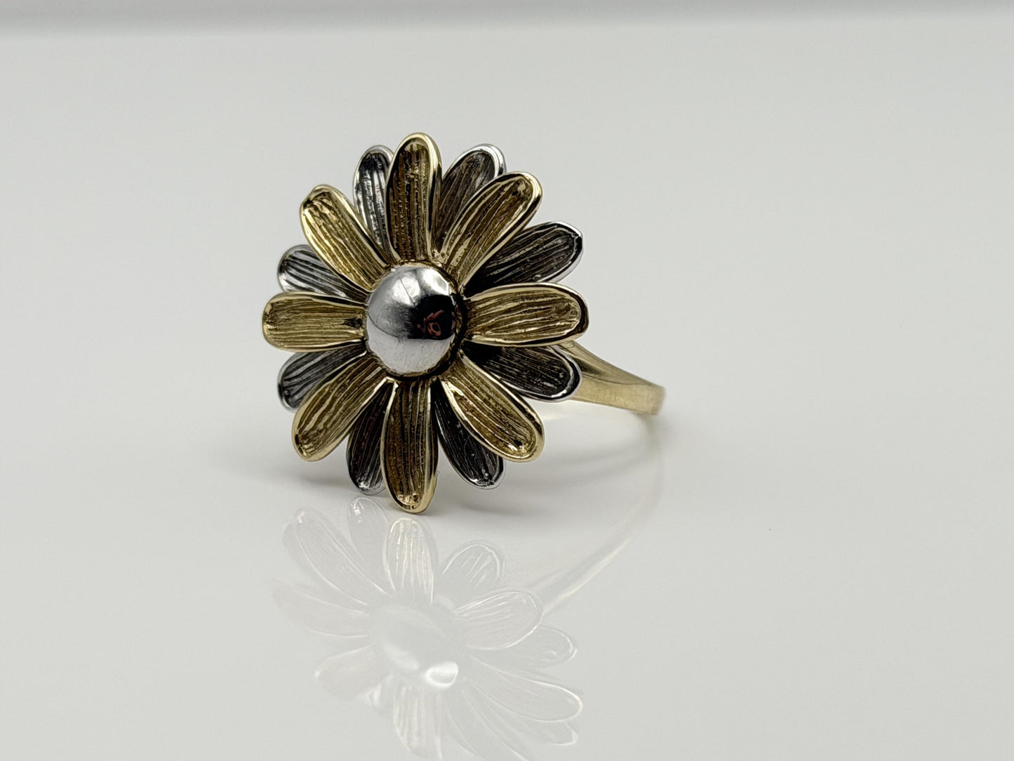 Heavy 14k Gold Two-Tone Daisy Flower Textured Floral Statement Cocktail Ring