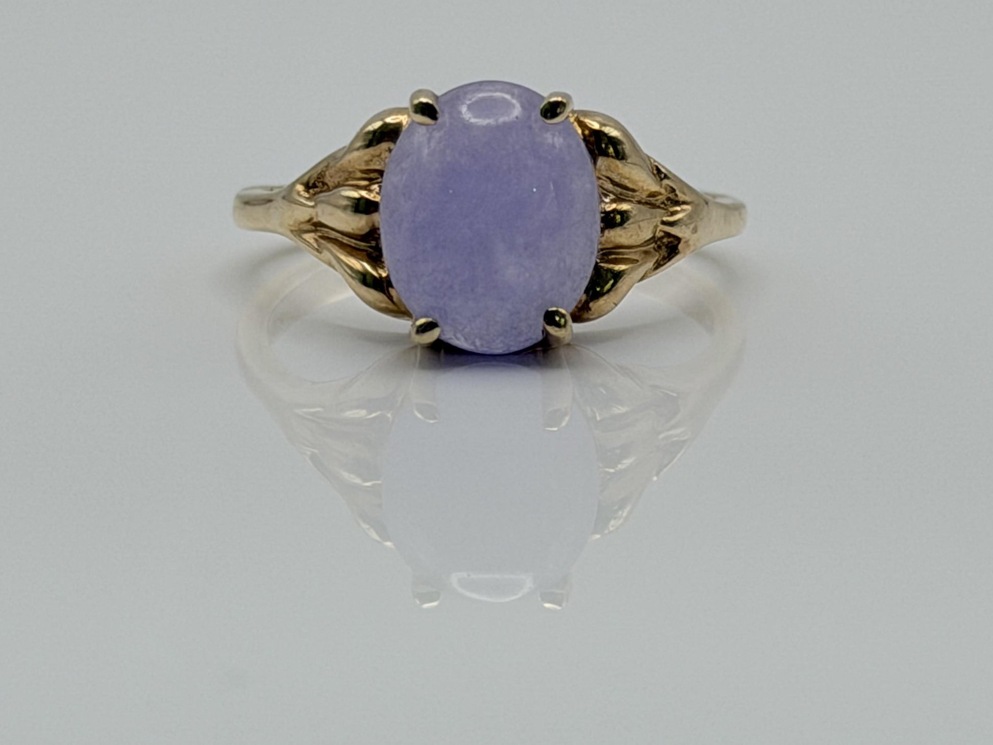 Vintage 10k Yellow Gold Lavender Jade Ring