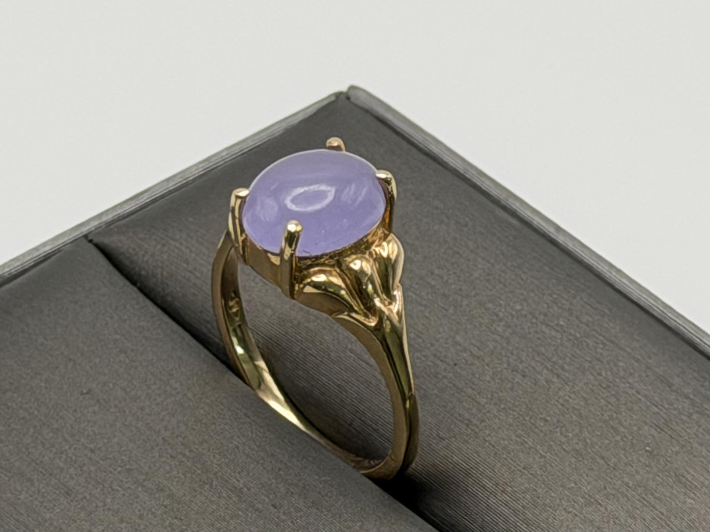 Vintage 10k Yellow Gold Lavender Jade Ring