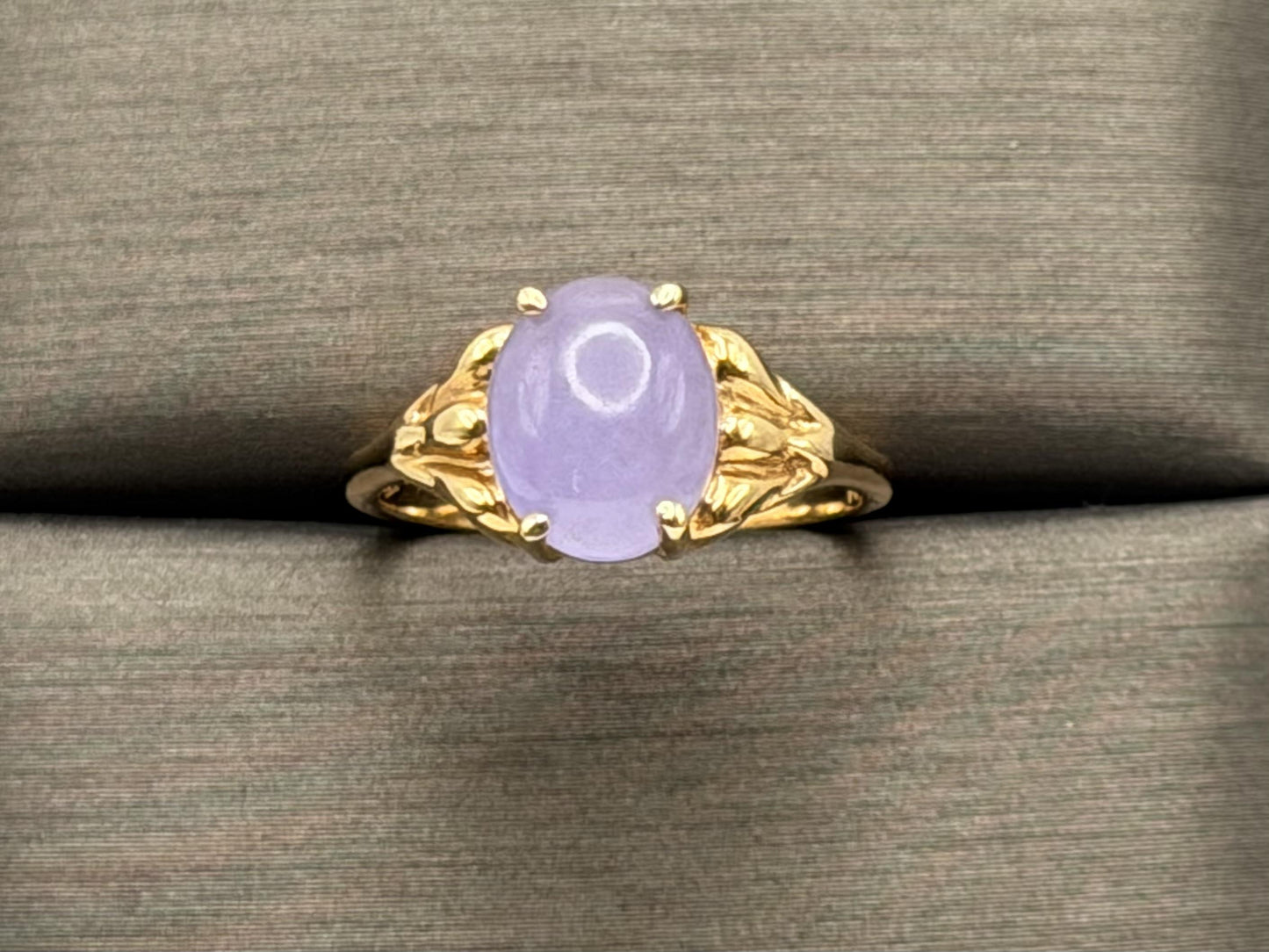 Vintage 10k Yellow Gold Lavender Jade Ring