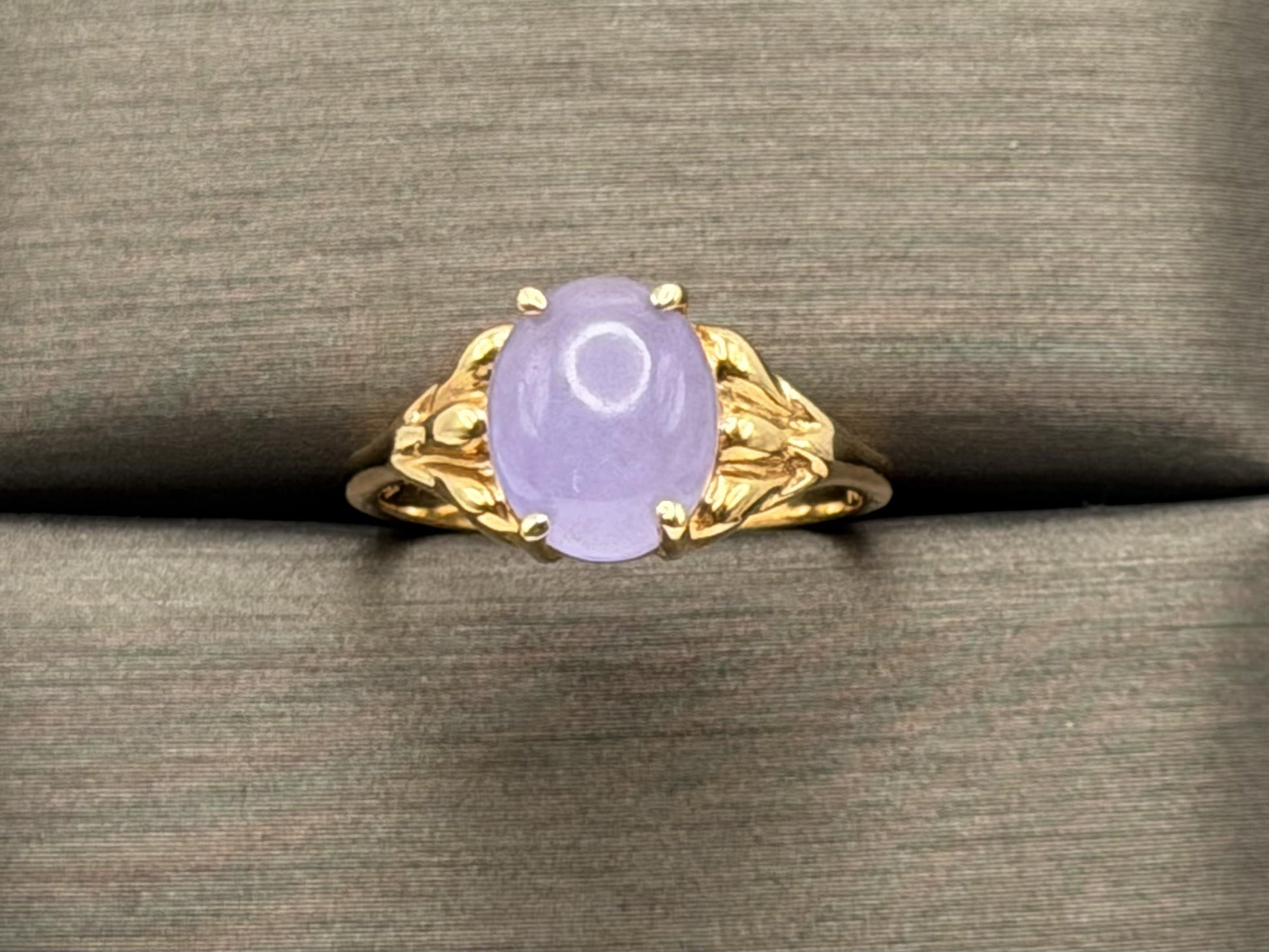 Vintage 10k Yellow Gold Lavender Jade Ring