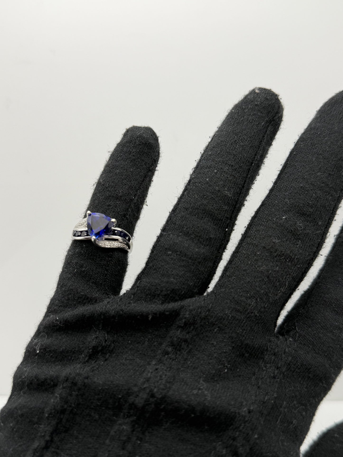 10k White Gold Vintage Diamond & Blue Sapphire Cocktail Ring