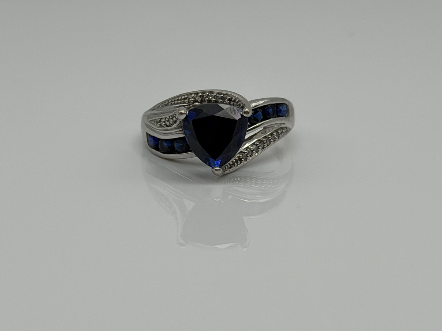 10k White Gold Vintage Diamond & Blue Sapphire Cocktail Ring