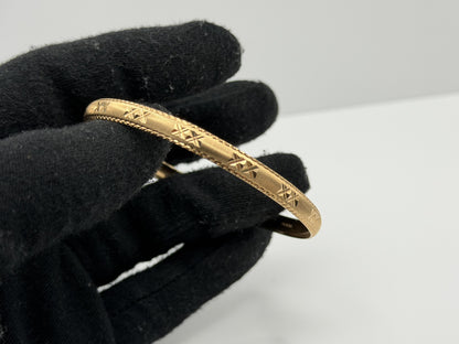Heavy 7.2gr 10k Gold Etched Bangle Bracelet. Classic Stackable Slip-On Bracelet