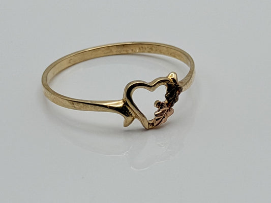 10k Vintage Black Hills Gold Heart Minimalist Ring.