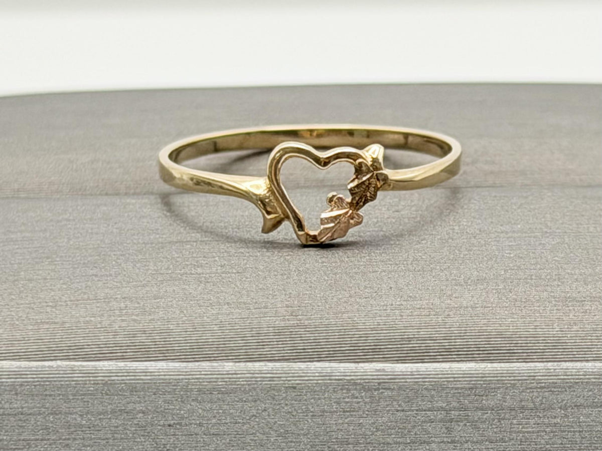 10k Vintage Black Hills Gold Heart Minimalist Ring.
