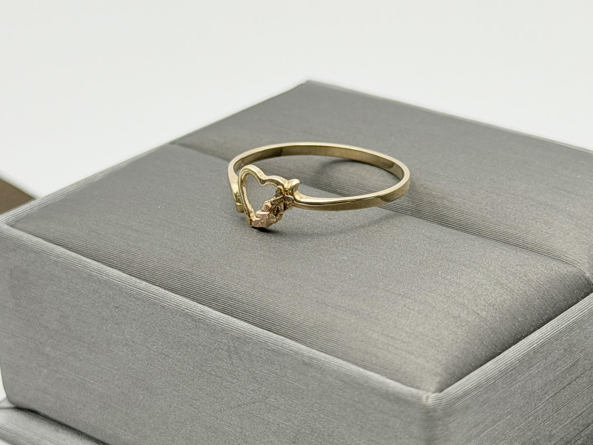 10k Vintage Black Hills Gold Heart Minimalist Ring.