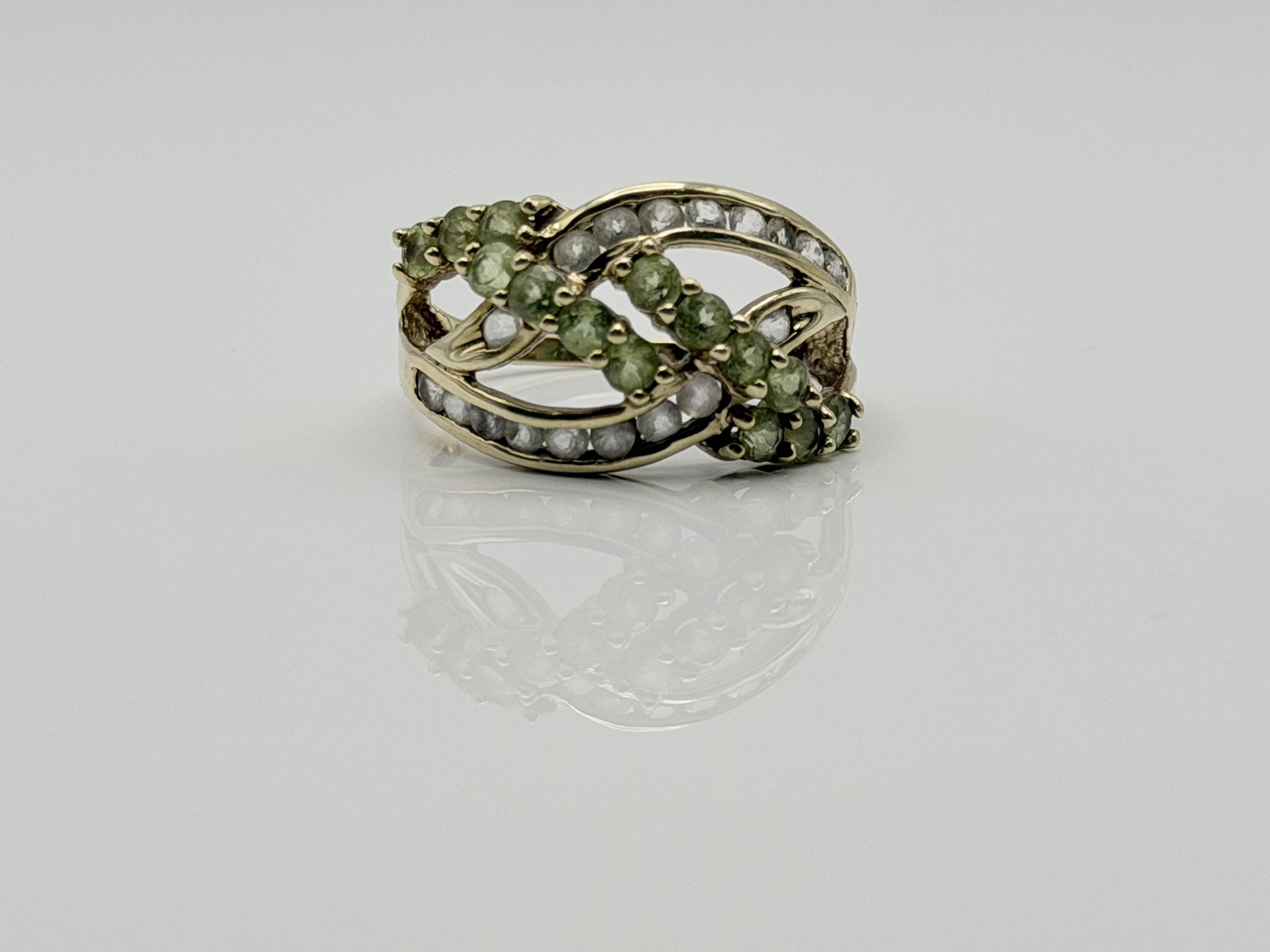 10k Yellow Gold Criss Cross Peridot and Topaz Cluster Ring