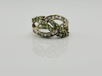10k Yellow Gold Criss Cross Peridot and Topaz Cluster Ring