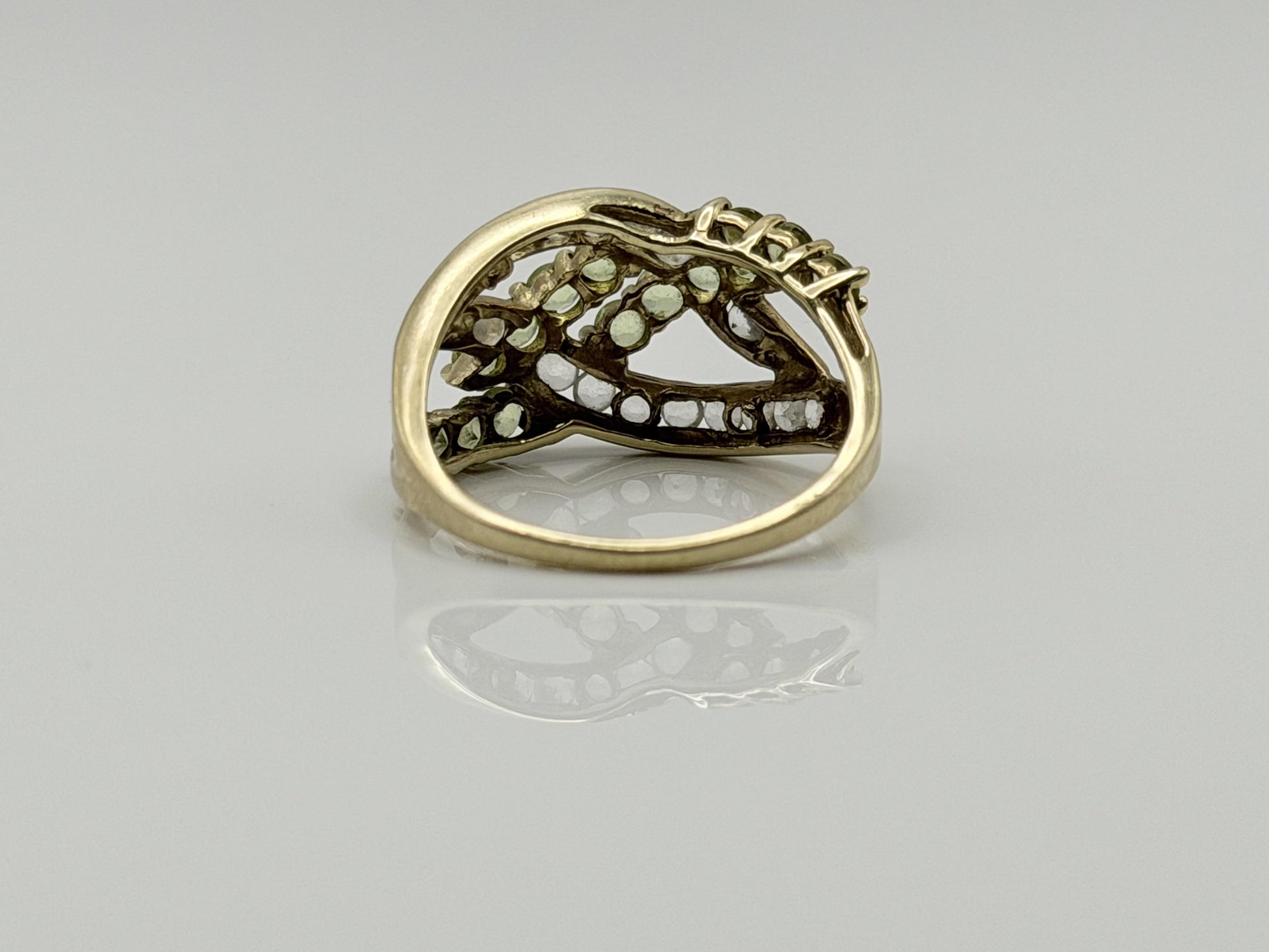 10k Yellow Gold Criss Cross Peridot and Topaz Cluster Ring