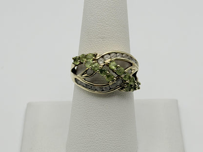 10k Yellow Gold Criss Cross Peridot and Topaz Cluster Ring