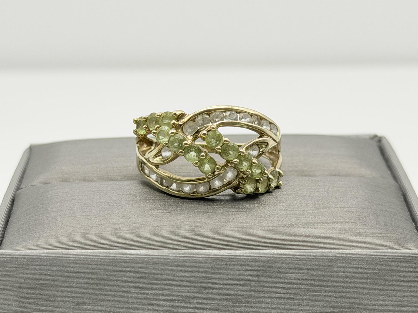 10k Yellow Gold Criss Cross Peridot and Topaz Cluster Ring