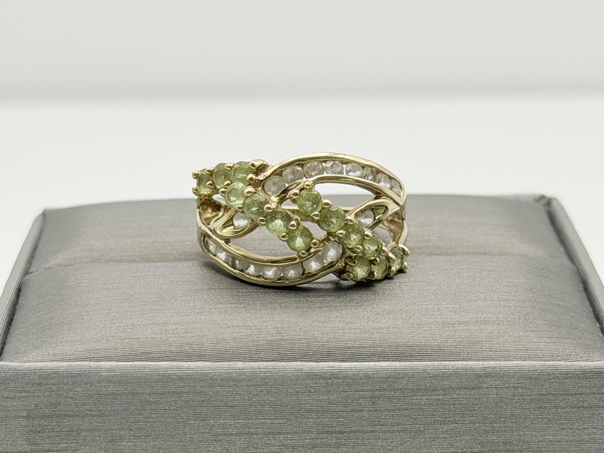 10k Yellow Gold Criss Cross Peridot and Topaz Cluster Ring