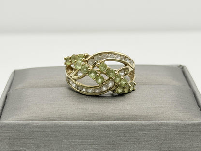 10k Yellow Gold Criss Cross Peridot and Topaz Cluster Ring