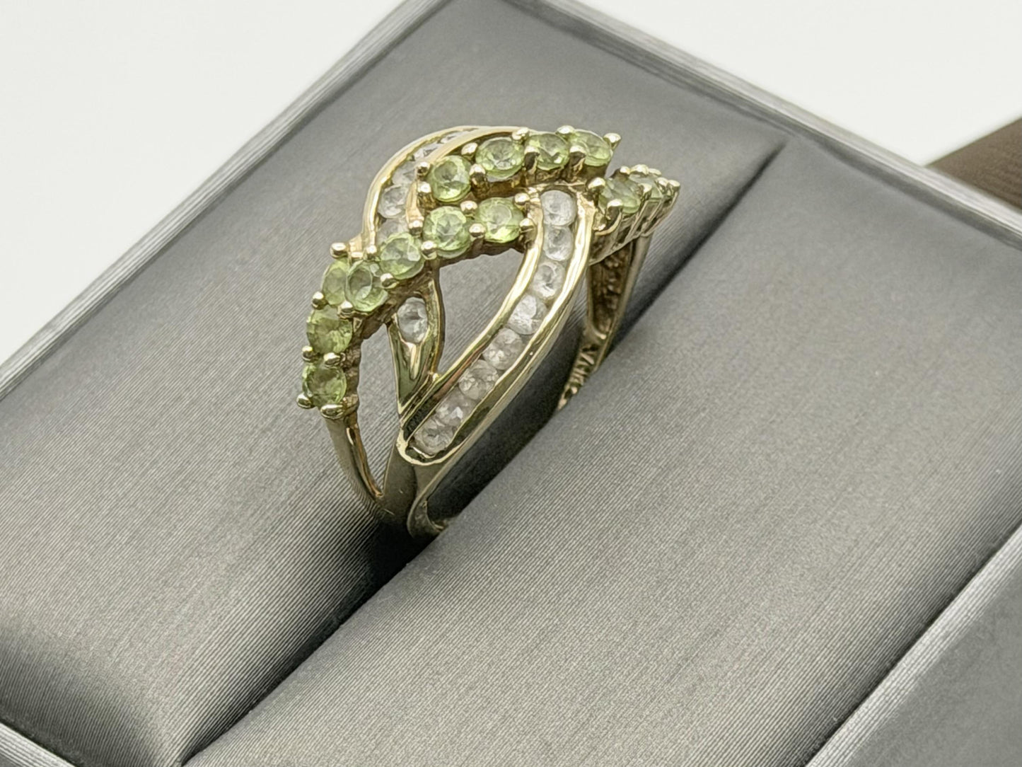 10k Yellow Gold Criss Cross Peridot and Topaz Cluster Ring