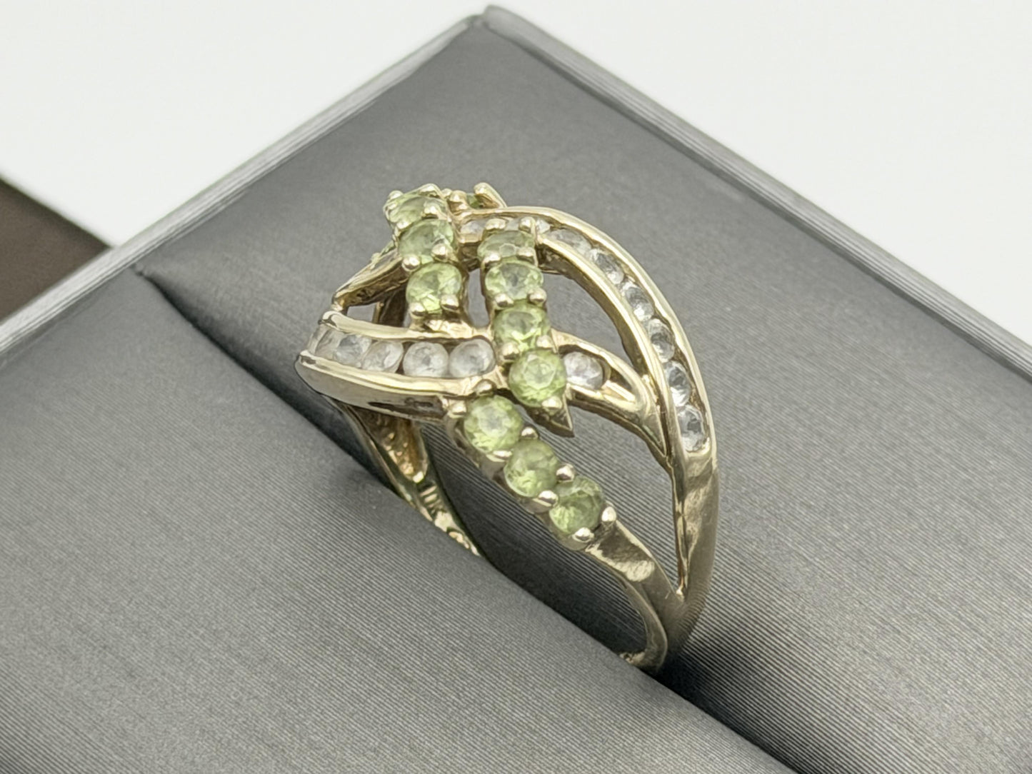 10k Yellow Gold Criss Cross Peridot and Topaz Cluster Ring