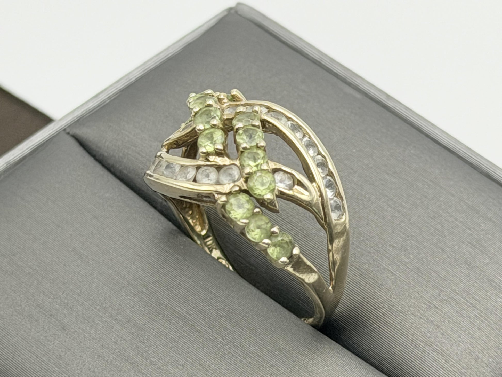10k Yellow Gold Criss Cross Peridot and Topaz Cluster Ring
