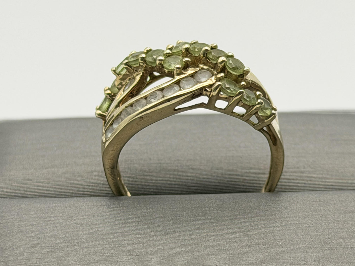 10k Yellow Gold Criss Cross Peridot and Topaz Cluster Ring