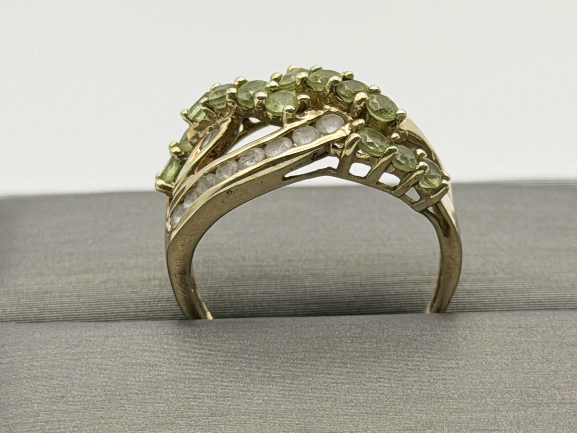 10k Yellow Gold Criss Cross Peridot and Topaz Cluster Ring