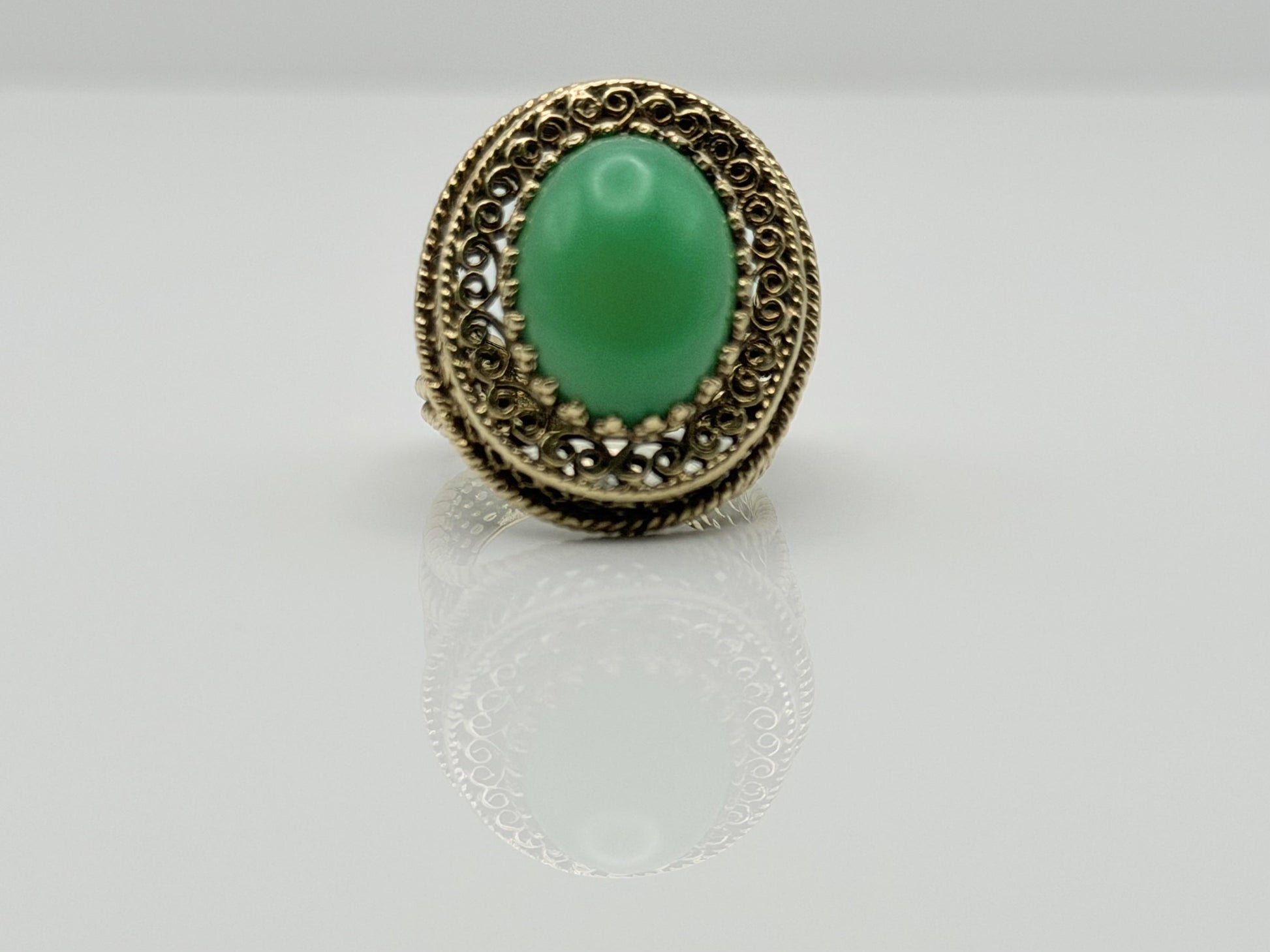 10k Yellow Gold Green Onyx Filigree Cocktail Ring. Ornate Oval Statement Ring.